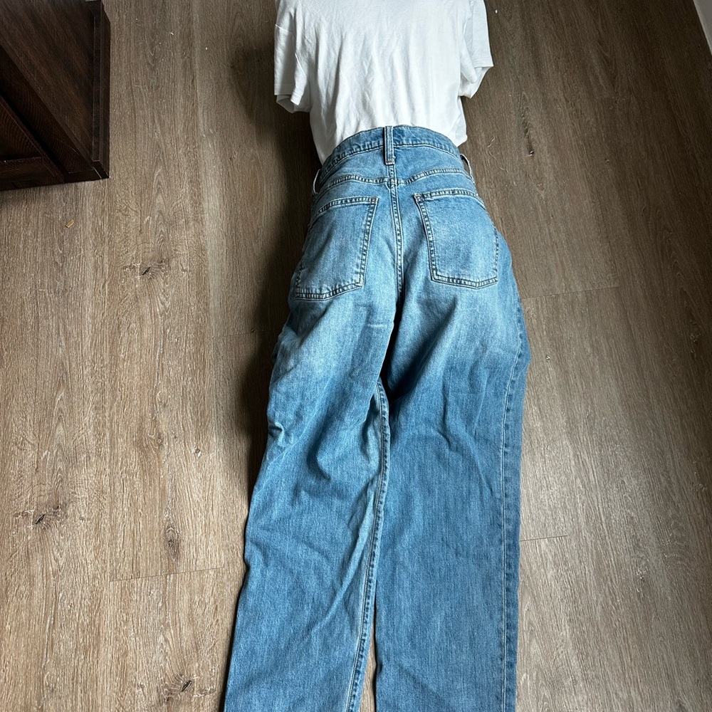 Universal Thread High-Rise Wide Leg Jeans in Light Blue Wash - Picture 2 of 3